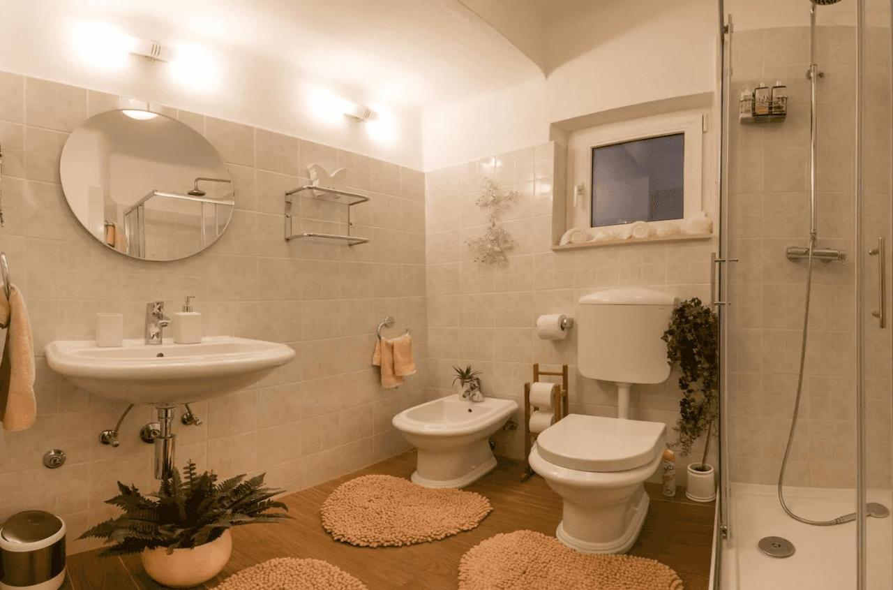 Beach Apartment Butterfly With Sea View Сплит Екстериор снимка