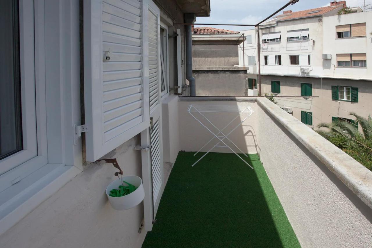 Beach Apartment Butterfly With Sea View Сплит Екстериор снимка