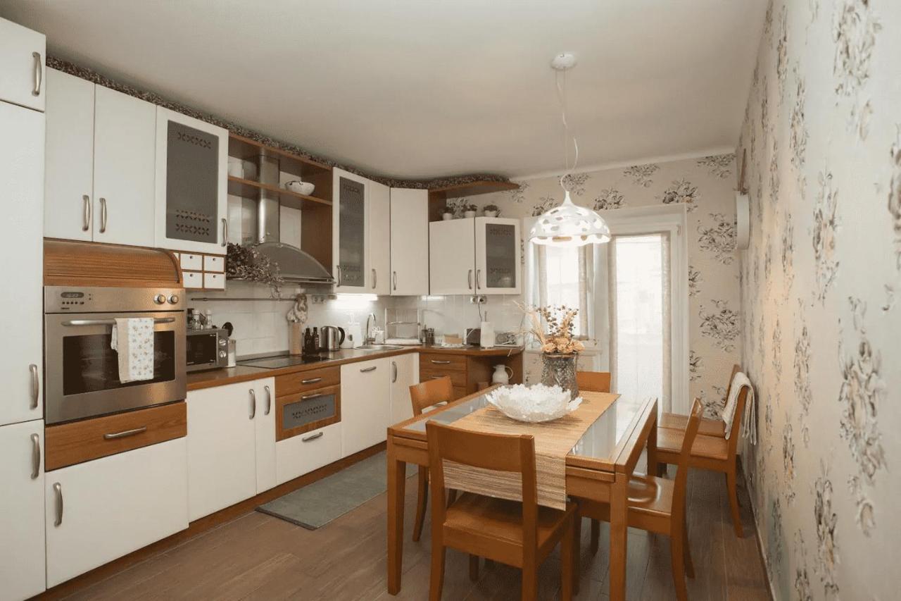 Beach Apartment Butterfly With Sea View Сплит Екстериор снимка