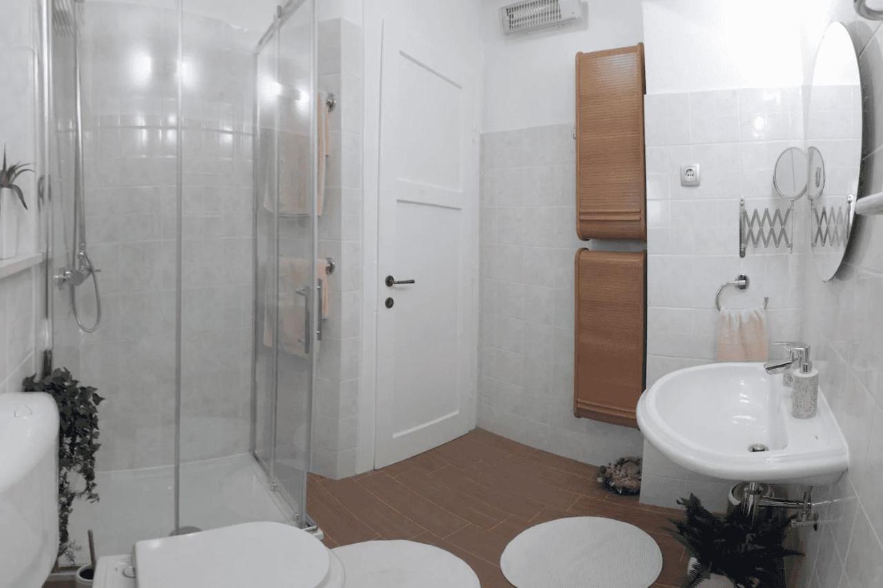 Beach Apartment Butterfly With Sea View Сплит Екстериор снимка