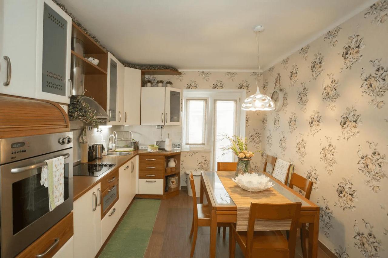 Beach Apartment Butterfly With Sea View Сплит Екстериор снимка
