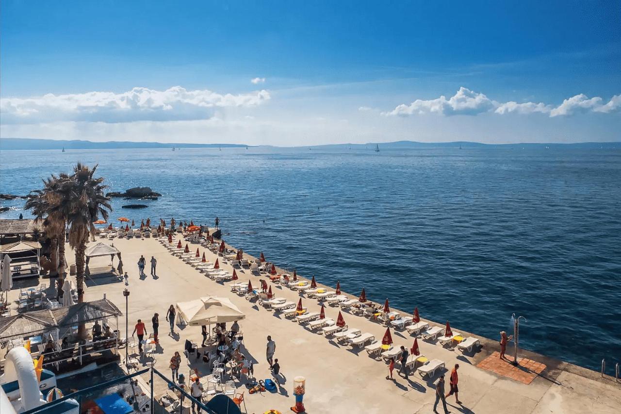 Beach Apartment Butterfly With Sea View Сплит Екстериор снимка