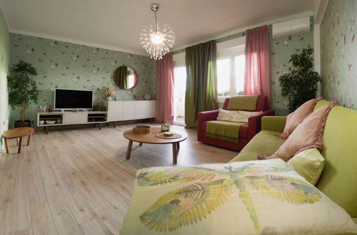 Beach Apartment Butterfly With Sea View Сплит Екстериор снимка